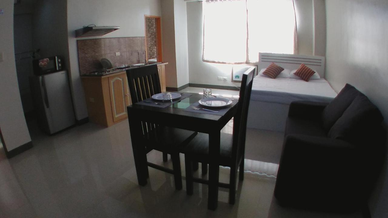 Beinte Singko De Marso Apartments Candon Exterior foto