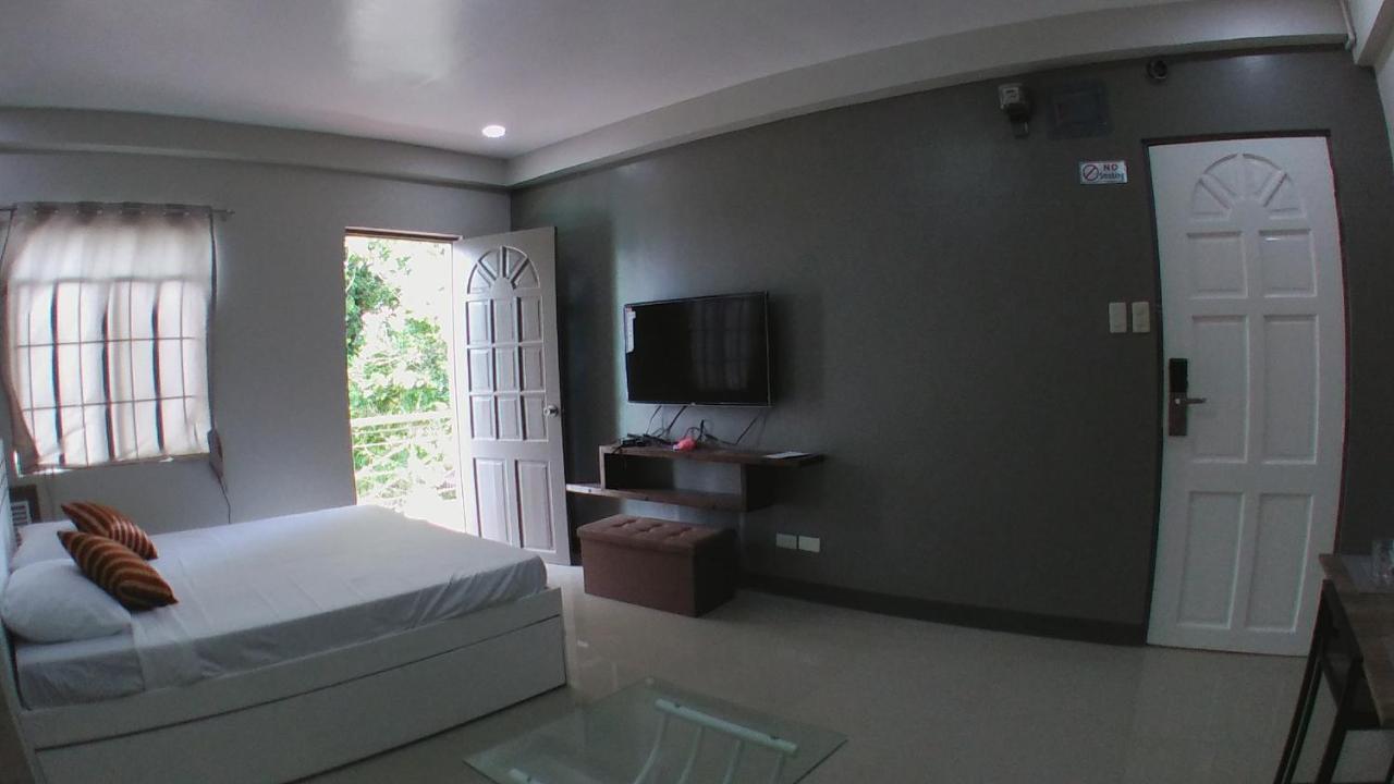 Beinte Singko De Marso Apartments Candon Exterior foto